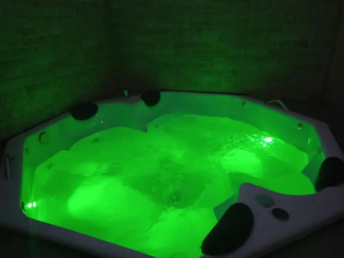 שאפאדה דוס גימאראייס Casa Com Spa De Hidro, Aquecedor E Cromoterapia A 1,0 Km Do Centro מראה חיצוני תמונה