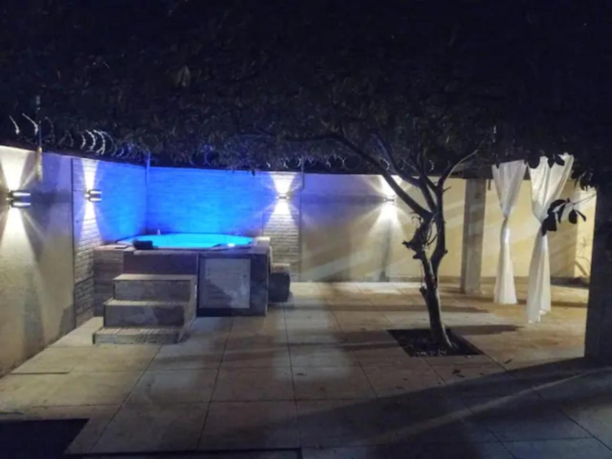 שאפאדה דוס גימאראייס Casa Com Spa De Hidro, Aquecedor E Cromoterapia A 1,0 Km Do Centro מראה חיצוני תמונה